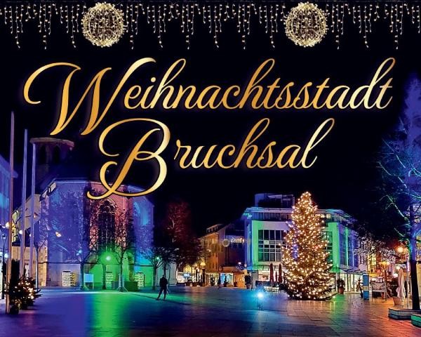 Beleuchtete Innenstadt mit Schriftzug Weihnachtsstadt Bruchsal