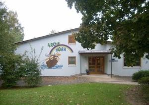 Gebäude und Außenbereich Kindergarten Arche Noah