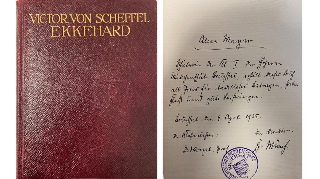 rechts: in rotes leder gebundenes Buch, links: Buchseite mit Widmung