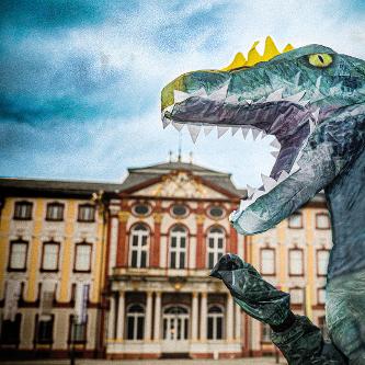 Dinosaurier vor dem Schloss Bruchsal Dinosaurier vor dem Schloss Bruchsal