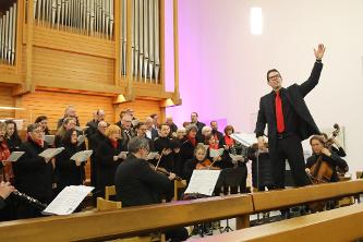 Chor der Hofkirche u. Orchester mit Chorleitung Dominik Axtmann