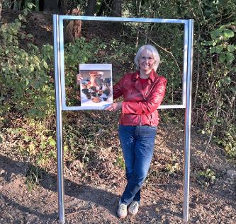 Die Archäologin Birgit Regner-Kamlah führt am 25. Oktober entlang des neuen historischen Rundwegs auf dem Michaelsberg. Aufnahme: Marc Kamlah Die Archäologin Birgit Regner-Kamlah führt am 25. Oktober entlang des neuen historischen Rundwegs auf dem Michaelsberg. Aufnahme: Marc Kamlah