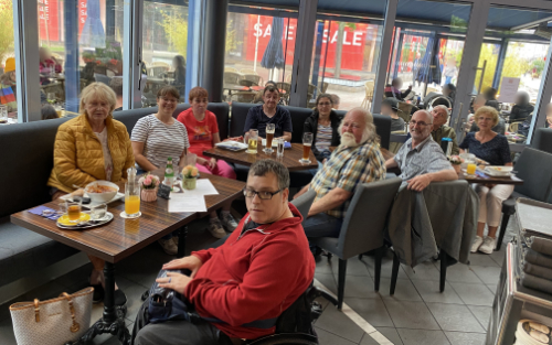 Mitglieder der Arbeitsgruppe in einem Restaurant