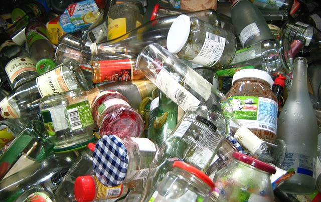 Viele Gläser in unterschiedlichen Größen