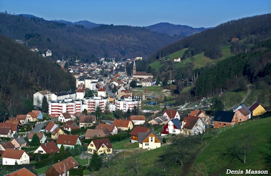 Bild zeigt die Stadt Sainte-marie-aux-Mines: Blick in die Stadt im Tal