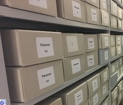 Archivalien gut verpackt in Archivschachteln