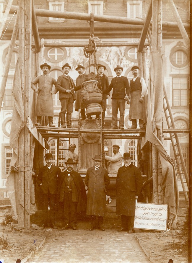 Amalienbrunnen mit Fritz Hirsch und Handwerkern