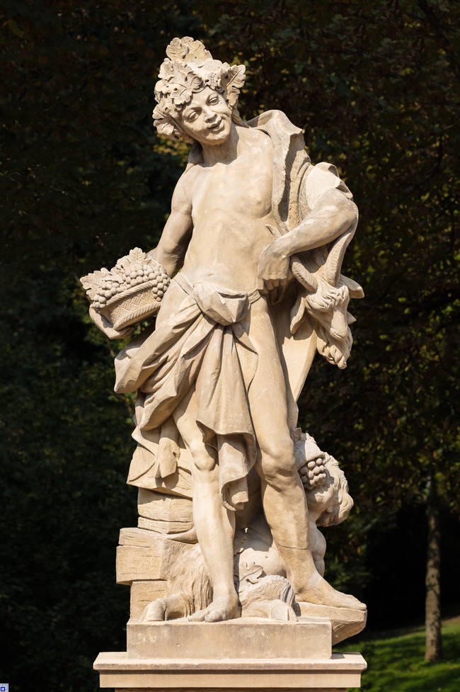 Statue "Herbst" im Schlossgarten Bruchsal