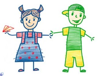 Mädchen und Junge mit Filzstiften gemalt und Papierflieger in der Hand 